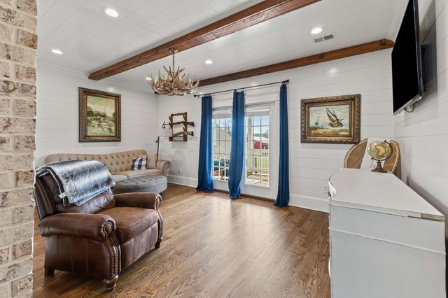 1103 Rogues Fork Rd, Bethpage, TN 37022