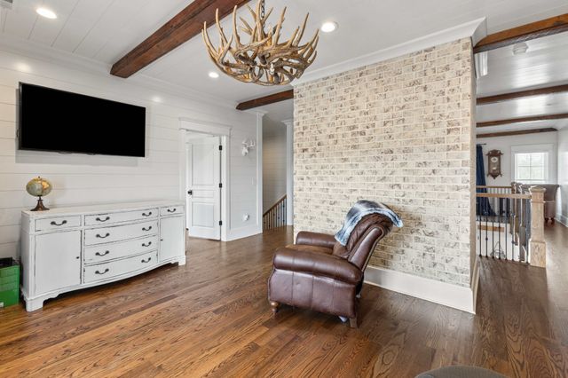 1103 Rogues Fork Rd, Bethpage, TN 37022