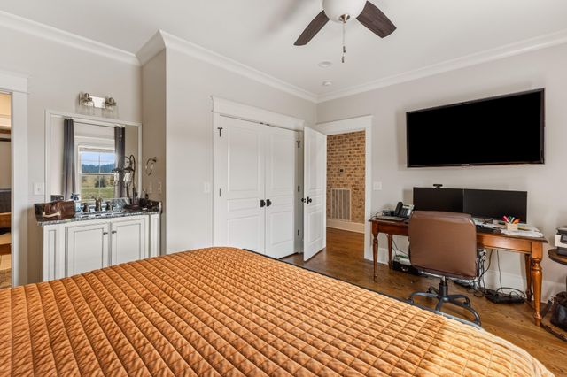 1103 Rogues Fork Rd, Bethpage, TN 37022