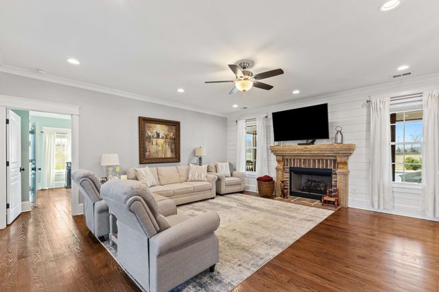 1103 Rogues Fork Rd, Bethpage, TN 37022