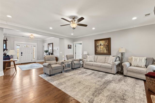 1103 Rogues Fork Rd, Bethpage, TN 37022