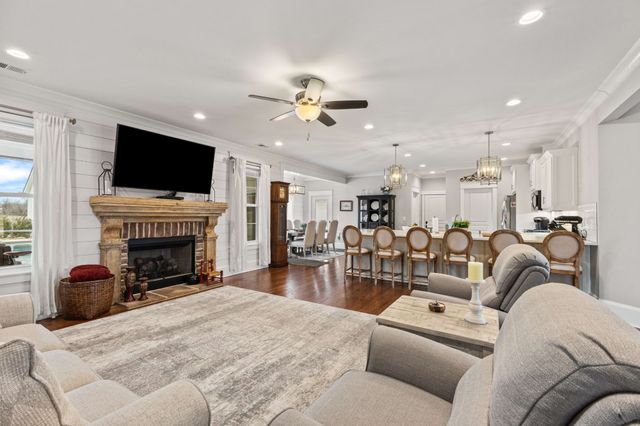 1103 Rogues Fork Rd, Bethpage, TN 37022