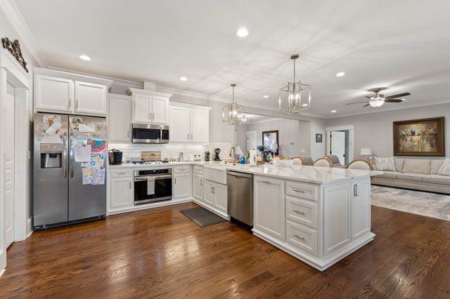 1103 Rogues Fork Rd, Bethpage, TN 37022