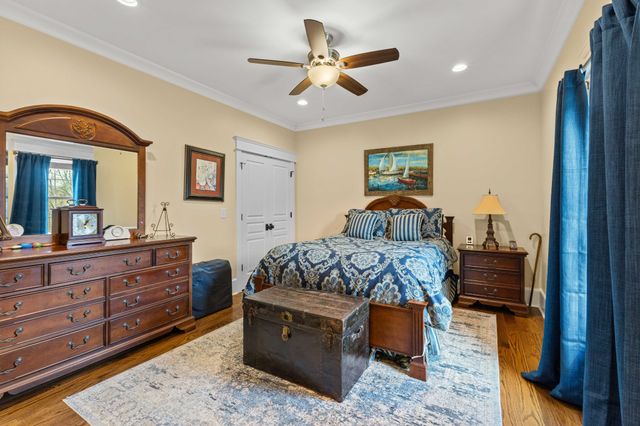 1103 Rogues Fork Rd, Bethpage, TN 37022