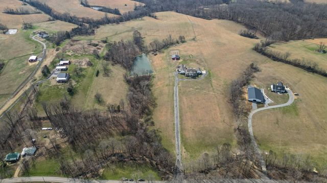 1103 Rogues Fork Rd, Bethpage, TN 37022