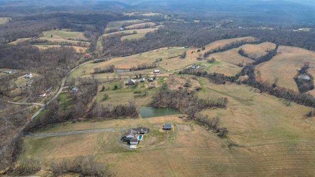 1103 Rogues Fork Rd, Bethpage, TN 37022