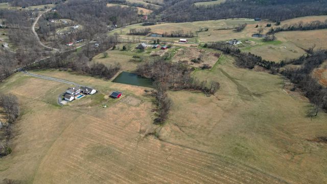 1103 Rogues Fork Rd, Bethpage, TN 37022