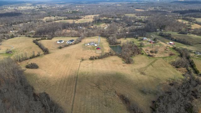 1103 Rogues Fork Rd, Bethpage, TN 37022