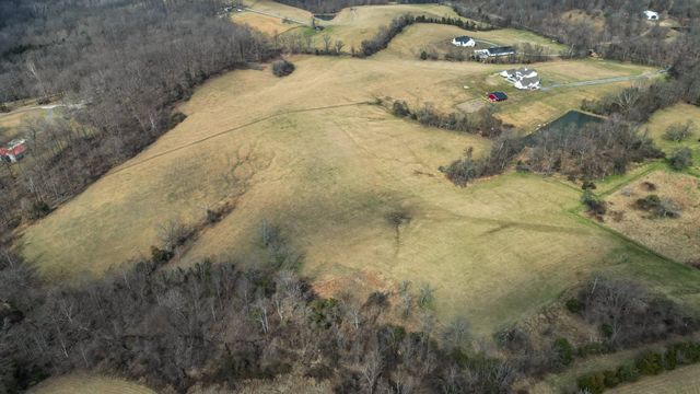 1103 Rogues Fork Rd, Bethpage, TN 37022