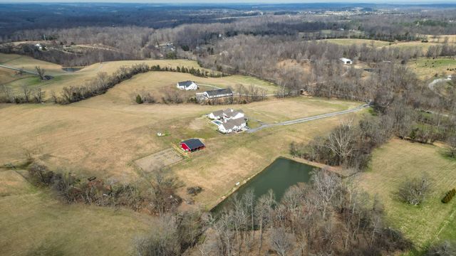 1103 Rogues Fork Rd, Bethpage, TN 37022