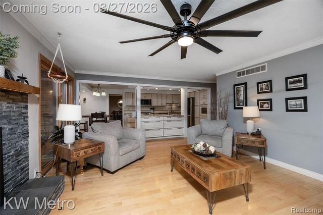 38890 Santa Barbara Street, Clinton Township, MI 48036