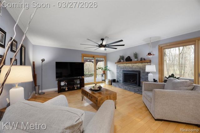 38890 Santa Barbara Street, Clinton Township, MI 48036