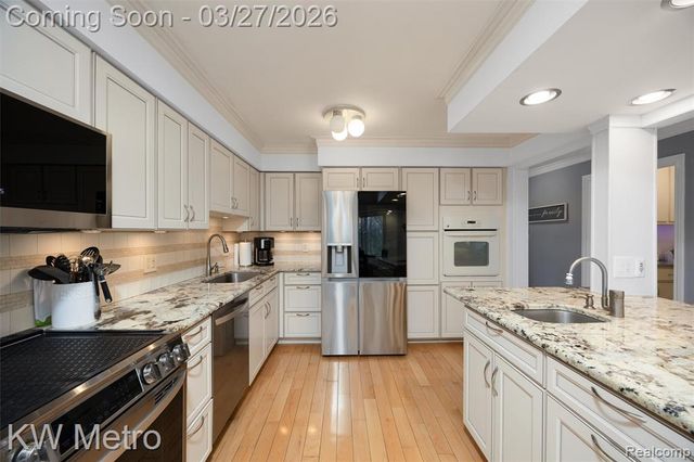 38890 Santa Barbara Street, Clinton Township, MI 48036