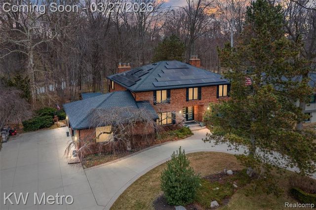 38890 Santa Barbara Street, Clinton Township, MI 48036