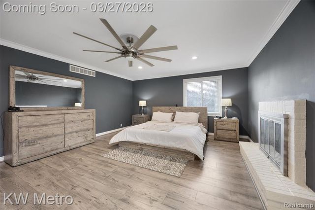 38890 Santa Barbara Street, Clinton Township, MI 48036