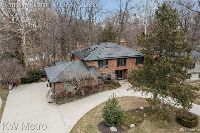 38890 Santa Barbara Street, Clinton Township, MI 48036