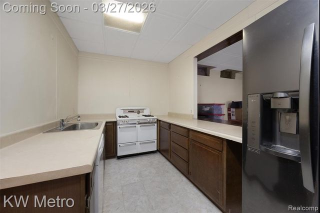 38890 Santa Barbara Street, Clinton Township, MI 48036