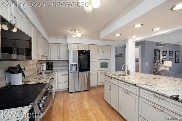 38890 Santa Barbara Street, Clinton Township, MI 48036