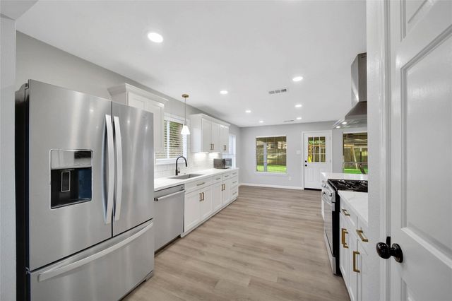 4814 E Columbary Drive, Rosenberg, TX 77471