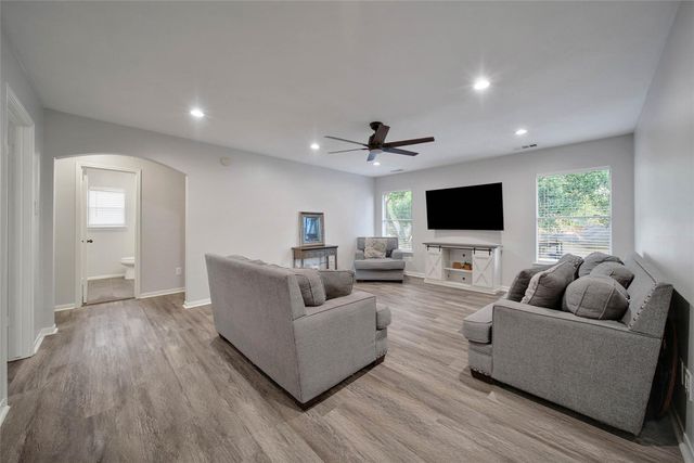 4814 E Columbary Drive, Rosenberg, TX 77471