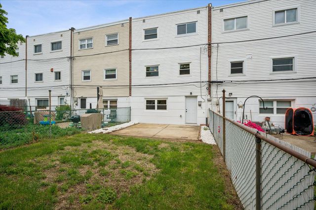 3344 KAYFORD CIR, Philadelphia, PA 19114