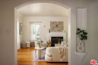 215 S Poinsettia Place, Los Angeles, CA 90036