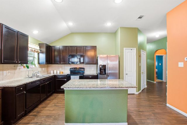2315 Shady Tree Lane, Conroe, TX 77301