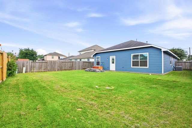 2315 Shady Tree Lane, Conroe, TX 77301