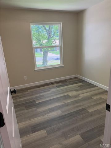 6841 Thurston Avenue, Berkeley, MO 63134