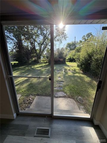 6841 Thurston Avenue, Berkeley, MO 63134