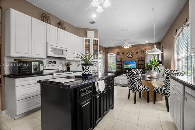 6569 Jog Estates Ln, Boynton Beach, FL 33437