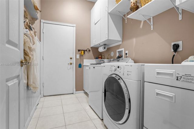 6569 Jog Estates Ln, Boynton Beach, FL 33437