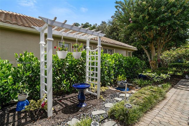 6569 Jog Estates Ln, Boynton Beach, FL 33437