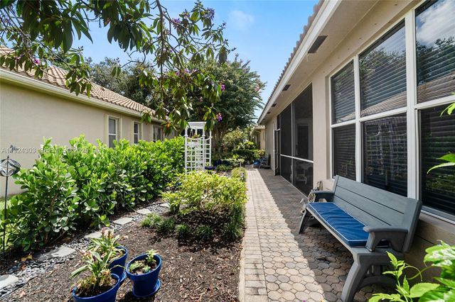 6569 Jog Estates Ln, Boynton Beach, FL 33437