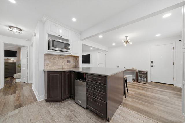 6867 N Overhill Avenue 1D, Chicago, IL 60631