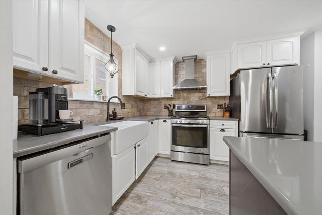 6867 N Overhill Avenue 1D, Chicago, IL 60631