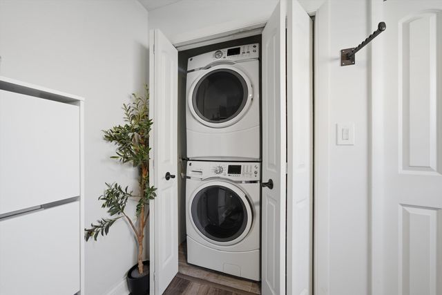 6867 N Overhill Avenue 1D, Chicago, IL 60631