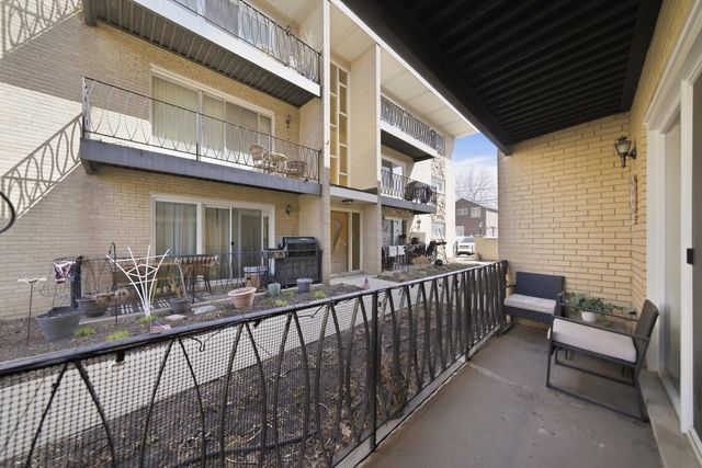 6867 N Overhill Avenue 1D, Chicago, IL 60631