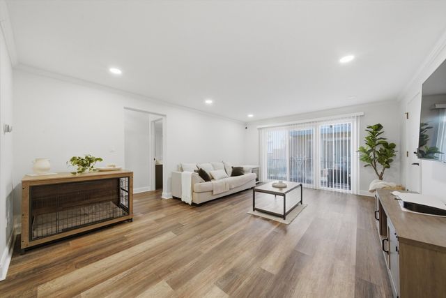 6867 N Overhill Avenue 1D, Chicago, IL 60631