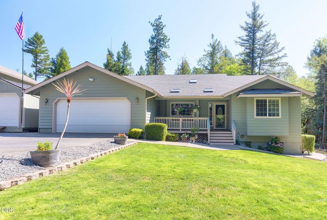 141 N Lappland Drive, Grants Pass, OR 97527
