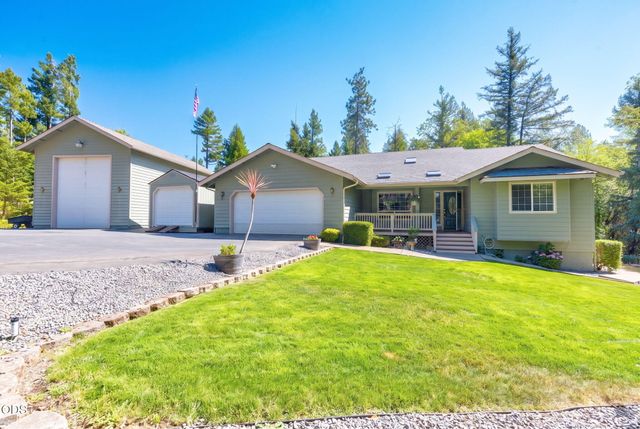 141 N Lappland Drive, Grants Pass, OR 97527
