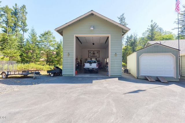 141 N Lappland Drive, Grants Pass, OR 97527