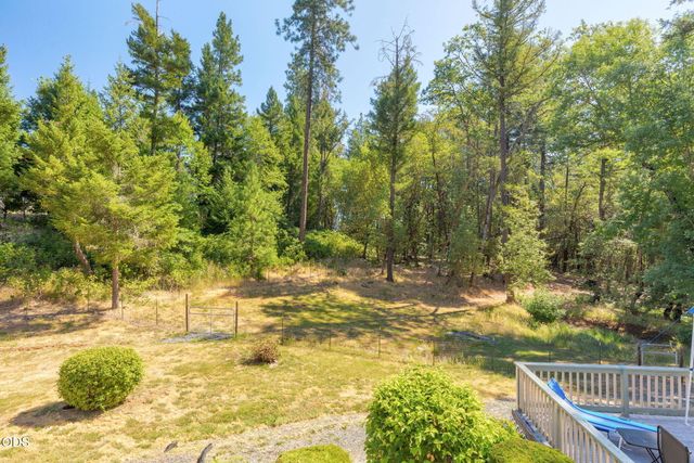 141 N Lappland Drive, Grants Pass, OR 97527