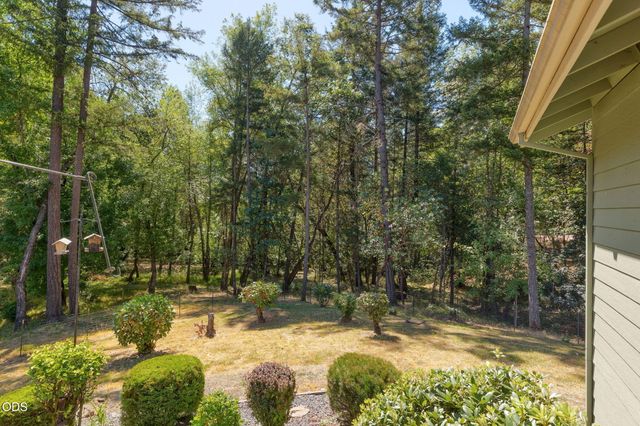 141 N Lappland Drive, Grants Pass, OR 97527