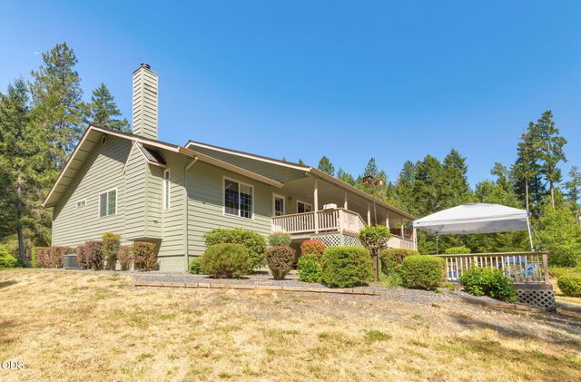 141 N Lappland Drive, Grants Pass, OR 97527