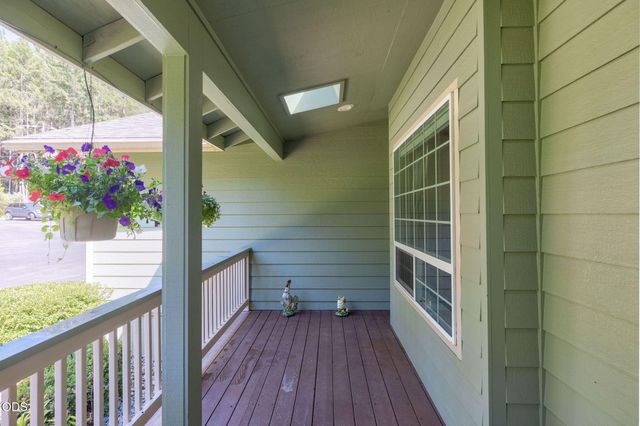 141 N Lappland Drive, Grants Pass, OR 97527