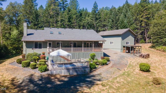141 N Lappland Drive, Grants Pass, OR 97527