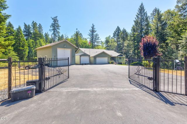 141 N Lappland Drive, Grants Pass, OR 97527