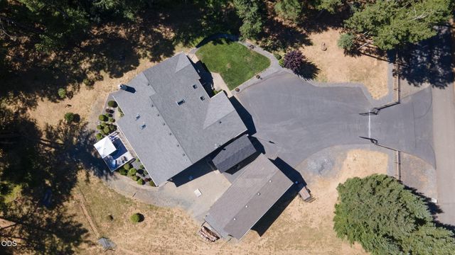 141 N Lappland Drive, Grants Pass, OR 97527