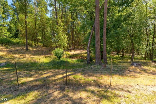 141 N Lappland Drive, Grants Pass, OR 97527